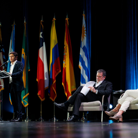 Kicillof desde Nueva York: “En Argentina están en riesgo la división de poderes”