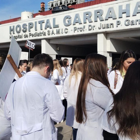 Profesionales del Garrahan paran y exigen la aplicación de la Ley de Emergencia Pediátrica