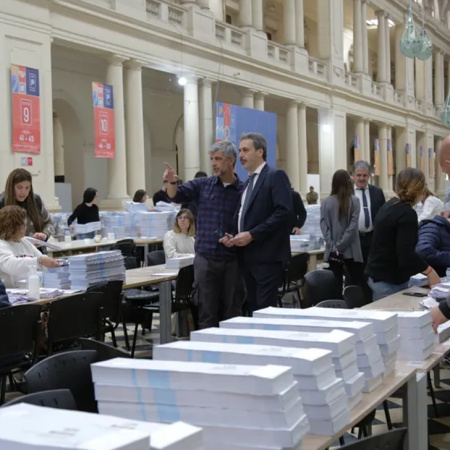 La Junta Electoral evalúa la reimpresión de boletas tras la renuncia de Espert