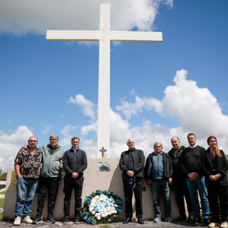 Un emotivo encuentro con los héroes de Malvinas en el Cenotafio de Pilar