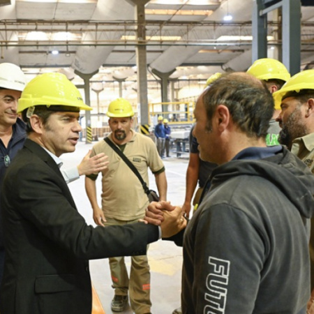 Kicillof en Olavarría: reunión con empresarios y trabajadores, críticas al Gobierno y al pedido de reimprimir boletas