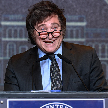 Javier Milei prepara un nuevo plan de convertibilidad peso-dólar con respaldo de EE.UU.