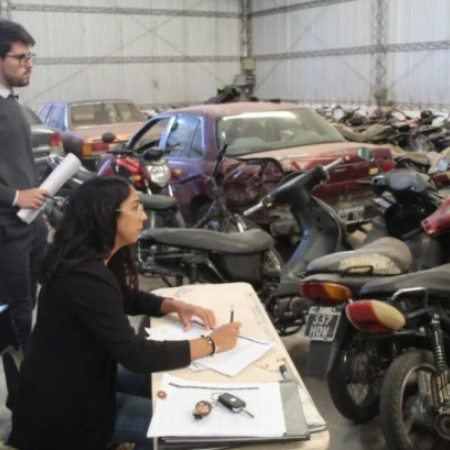 Con apoyo de Marcos Pisano, Bolívar transforma autos abandonados en ayuda solidaria