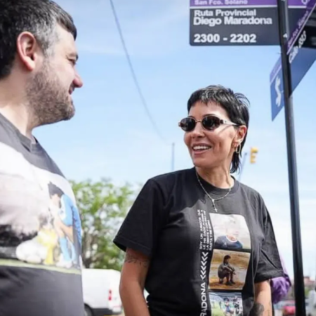 En su cumpleaños 65, señalizaron con el nombre Diego Maradona a una avenida