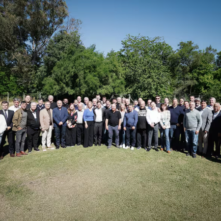 Kicillof recibió el respaldo de intendentes de “Derecho al futuro” tras las elecciones