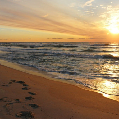 Reta, la joya de Tres Arroyos: playas vírgenes y un túnel único en el país que atraviesa las dunas