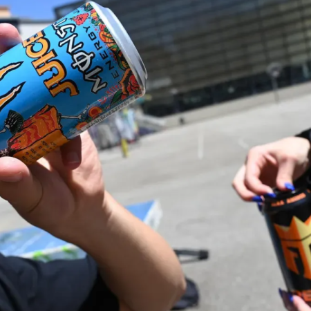Proponen prohibir la venta de bebidas energizantes a menores en la provincia de Buenos Aires