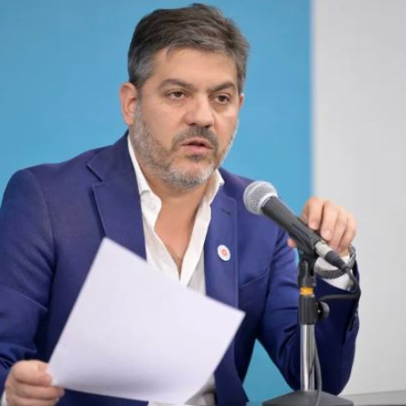 Carlos Bianco: obras paralizadas, críticas al acuerdo con EE.UU. y el "videíto" para Santilli