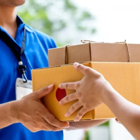 Furor por las compras al exterior: crecieron más de 200% y se enciende la alarma en el comercio local