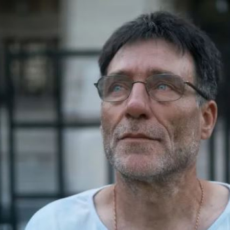 El padre "Paco" Olveira viajaba en el colectivo que volcó: "Nadie sintió nada raro hasta el accidente"