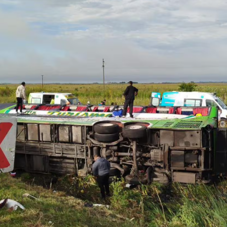 Suspenden el Congreso Internacional de Hábitat Popular tras el accidente de un micro en Ruta 2