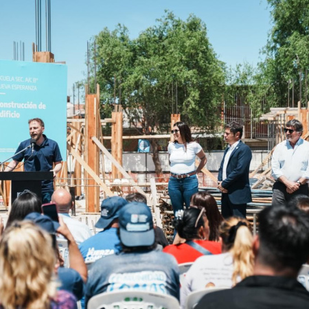 Kicillof y Otermín recorrieron la obra de ampliación del Polo Educativo de Barrio Nueva Esperanza