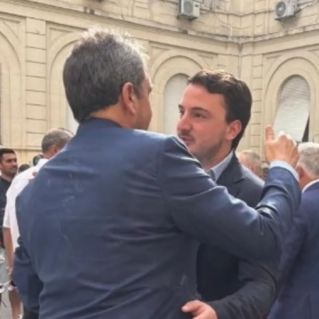 La Libertad Avanza bajo fuego: el abrazo entre Agustín Romo y Sergio Massa abrió una interna inesperada