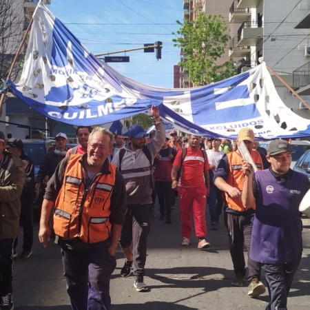 Trapitos vuelven a marchar al Concejo de Quilmes en rechazo al estacionamiento medido