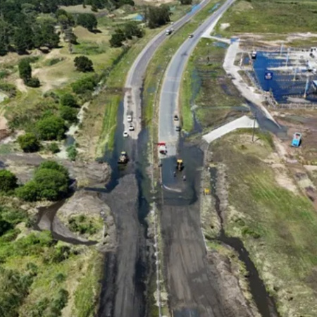 Derrame cloacal obligó a cortar la Ruta 11 y generó largas demoras en Pinamar