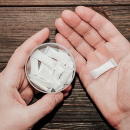 Alerta por las bolsitas de nicotina que se venden en kioscos y preocupan por su consumo entre jóvenes