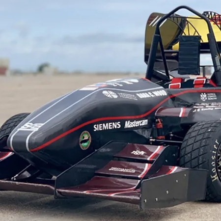 Estudiantes de la UNLaM desarrollan un auto eléctrico para competir en la Fórmula SAE