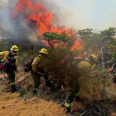 La Provincia envió brigadistas y recursos para apoyar el combate de los incendios en la Patagonia