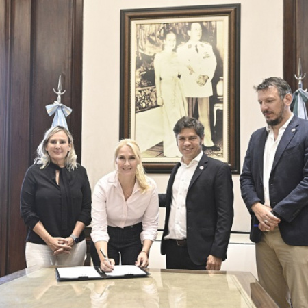 Kicillof y Cuattromo firmaron convenios de asistencia financiera con municipios bonaerenses