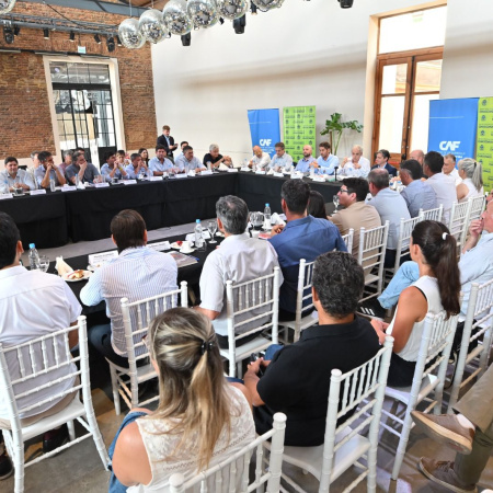 Lisandro Hourcade apuntó a la generación de empleo y el desarrollo de los municipios en encuentro regional en Chascomús