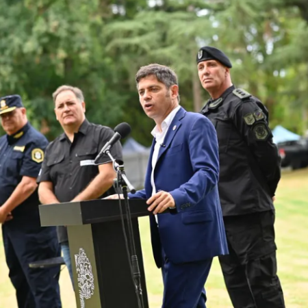 Seguridad: Kicillof apuntó a la quita de fondos y firmó acuerdos con intendentes