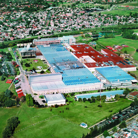 Provincia y Nación dictan la conciliación obligatoria en Fate: casi mil despidos en suspenso