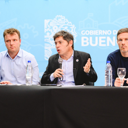 Kicillof se reunió con el intendente de Olavarría y el sector productivo local