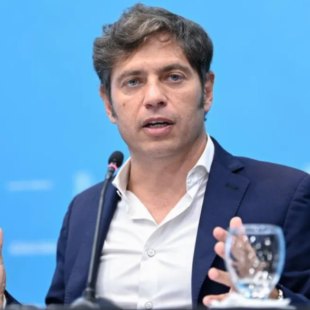 Para Kicillof, Milei “está asfixiando a las provincias y después lo usa como mecanismo de extorsión”