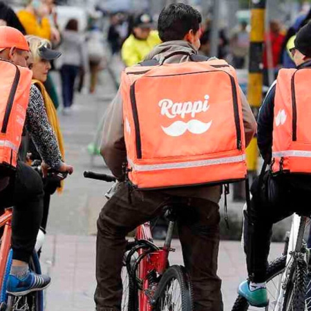 Axel Kicillof impulsa una ley para regular apps de delivery y transporte en la provincia