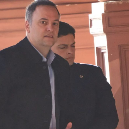 Denuncian a Manuel Adorni por irregularidades en la concesión de Tecnópolis