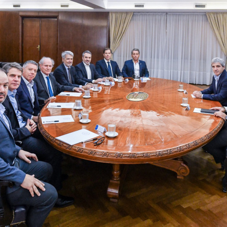 Luis Caputo se reunió con supermercadistas y apuntó a las tasas municipales