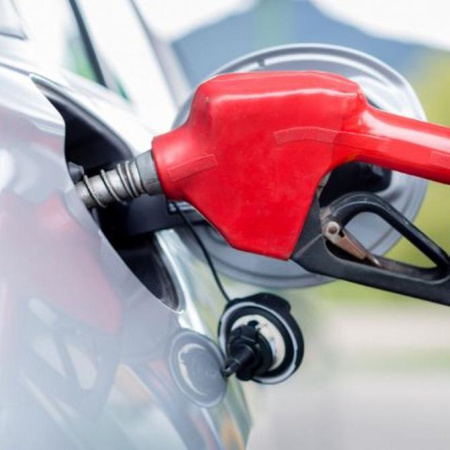 Las petroleras mantendrán los precios de los combustibles por 45 días