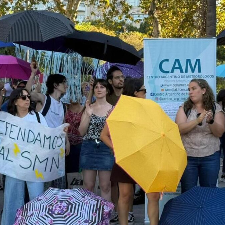 El SMN inició un paro por despidos masivos y crece la preocupación por sus efectos