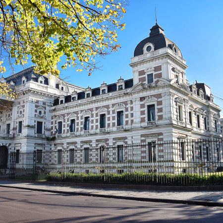 Estatales bonaerenses: la Provincia publicó fechas de cobro con aumento del 2,5%