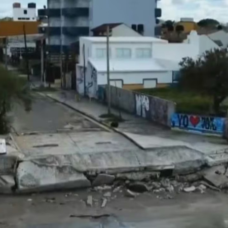 El mar avanzó en Mar del Tuyú y dejó casas en riesgo de derrumbe