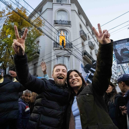 El peronismo de Lomas se movilizó en apoyo a Cristina: "Lo que hiciste en Lomas no se olvida en la vida"