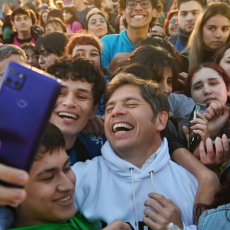 Axel Kicillof apuesta a la juventud para enfrentar el avance libertario