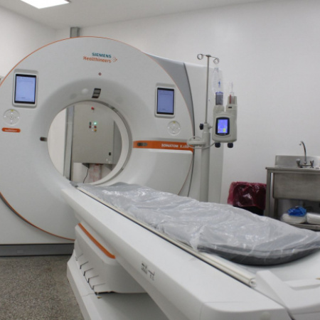 Hospitales bonaerenses: la Provincia amplió la red de diagnóstico con 30 tomógrafos