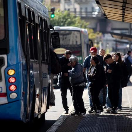 En Provincia, el boleto de colectivo subió 1.545% desde diciembre de 2023