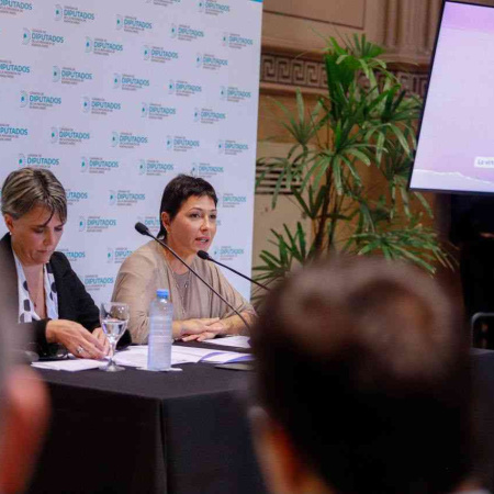 Presentaron la "Ley Ema" para prevenir la violencia digital en las escuelas bonaerenses