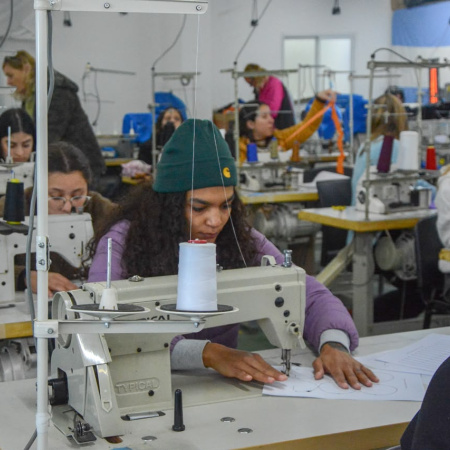 La Costa acordó prácticas profesionalizantes para estudiantes de la Tecnicatura Textil