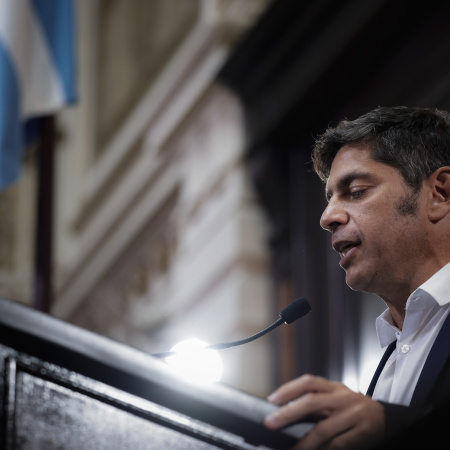 Axel Kicillof paga el aguinaldo sin el aumento de junio que pedían los gremios estatales