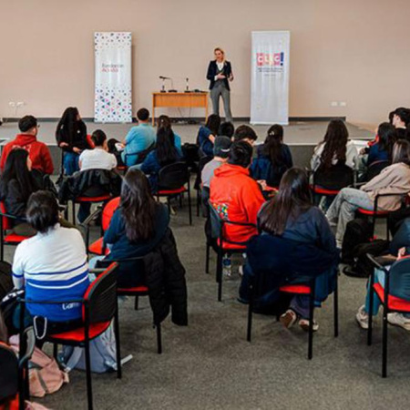 La Matanza: una jornada de CONICET y Fundación Acindar acercó STEM a alumnos técnicos