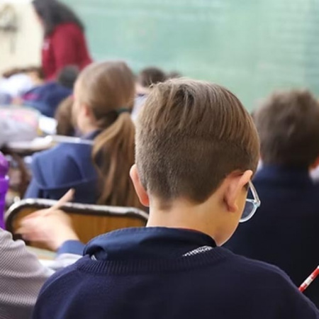 La Legislatura bonaerense debate eliminar el límite de 50 años para docentes titulares