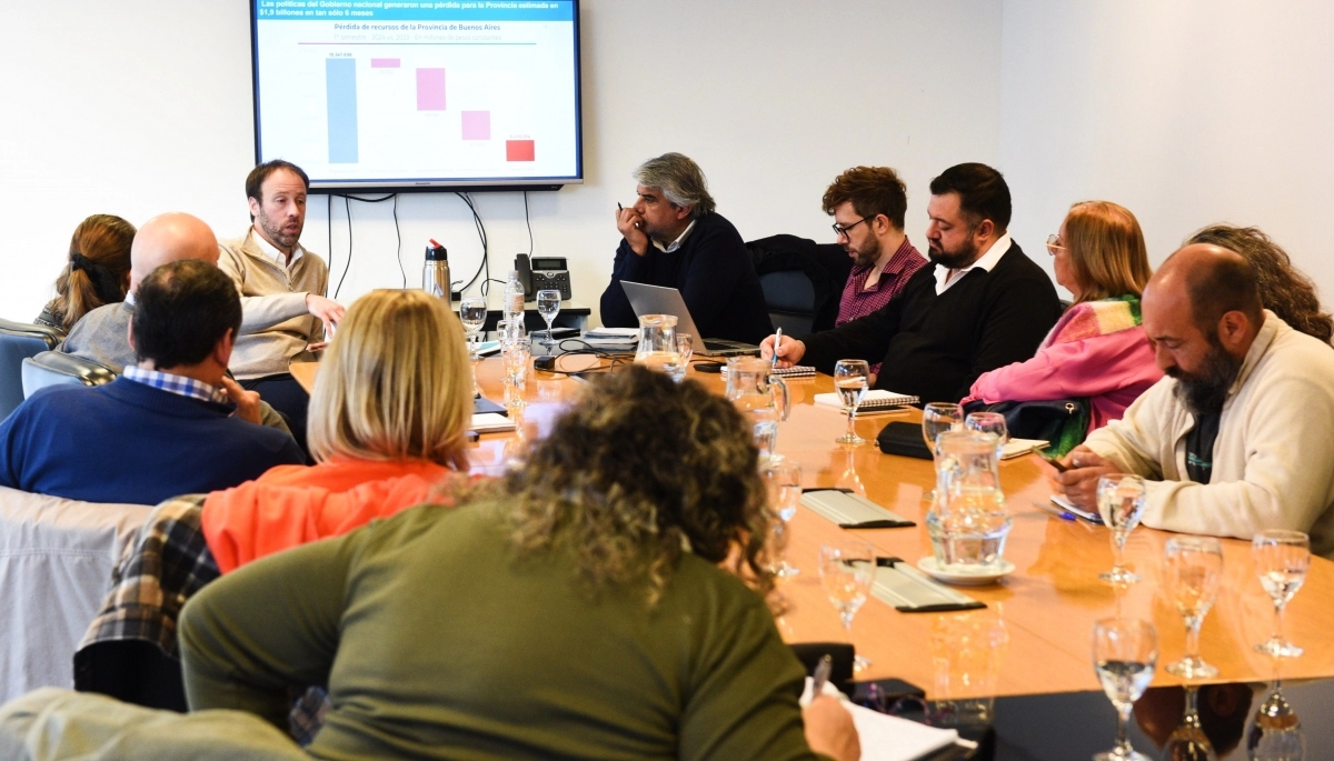 La Provincia ofreció a los gremios docentes un aumento salarial del 7% escalonado en julio y agosto