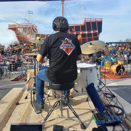 Más de 50 bateristas volverán a tocar juntos frente a la Carabela de Santa Teresita