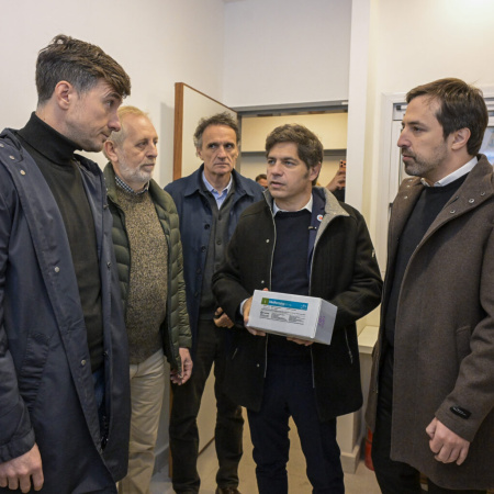 Morón: Kicillof inauguró un CAPS y reordenó la pelea del peronismo local