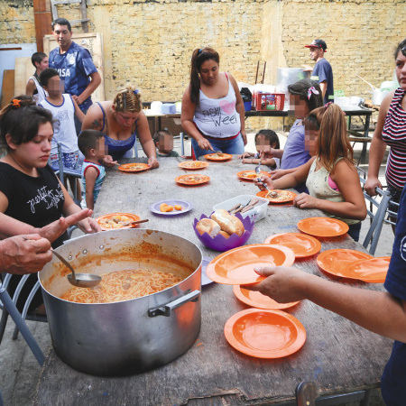 La Provincia destina $200 millones para fortalecer comedores y espacios comunitarios
