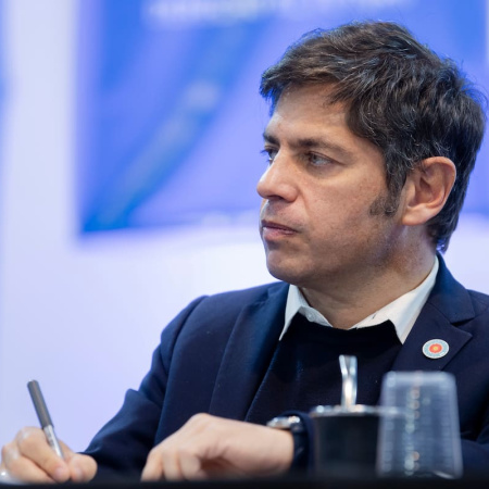Axel Kicillof impulsa las reelecciones indefinidas y enfría el desdoblamiento