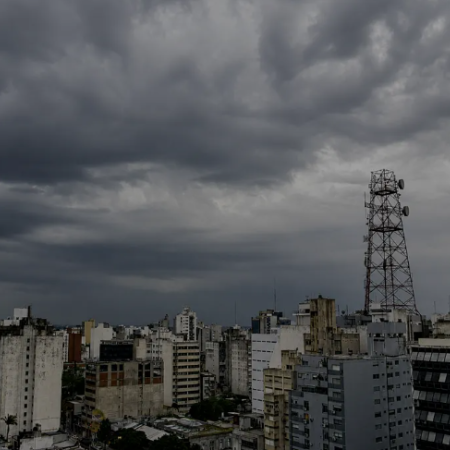 Diluvió sobre el AMBA y se mantiene la alerta por tormentas en toda la provincia